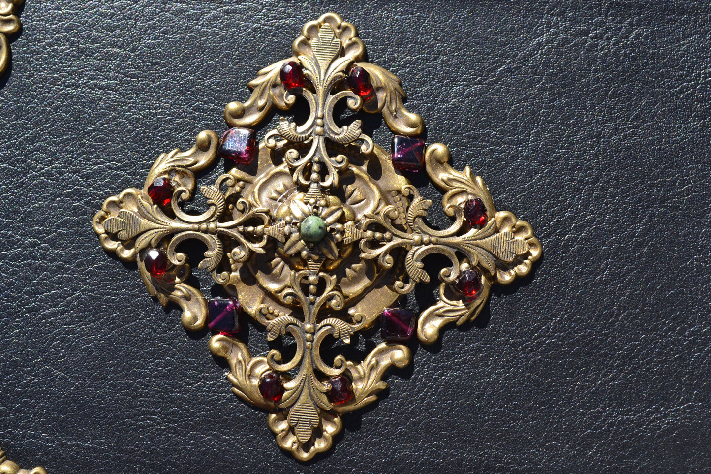 The Truth Made Clear – Jeweled NLT Bible, Garnet & Jade