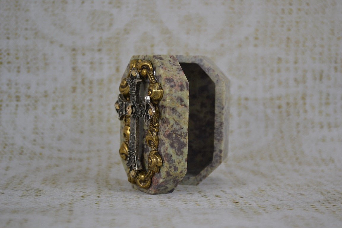 Dacole Designs Colorado crystal cross stone box with ornate metal cross decoration and hinged lid